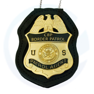 Lencana logam zink kualiti peribadi yang tersuai dengan kesilapan kulit rantaian kulit Anugerah tali pinggang emas Polis Emas Tentera Lencana Pin Tentera